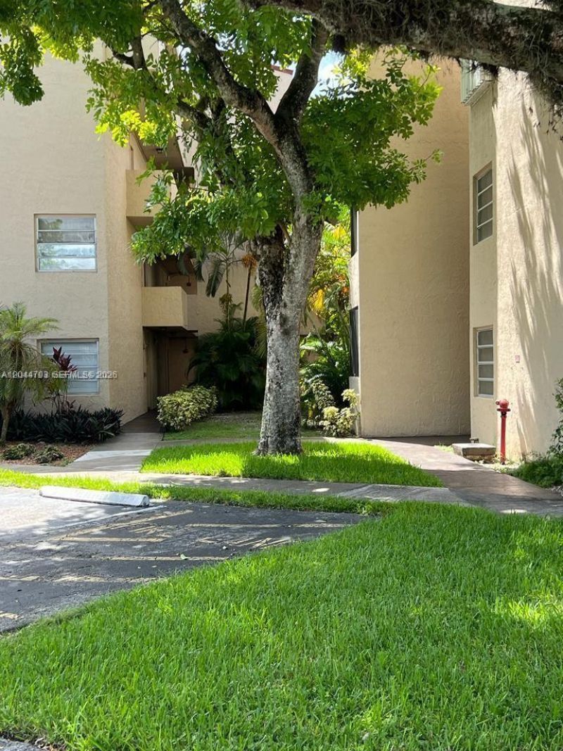 10641 SW 108th Ave , Unit 1H, Miami, FL 33176 Photo