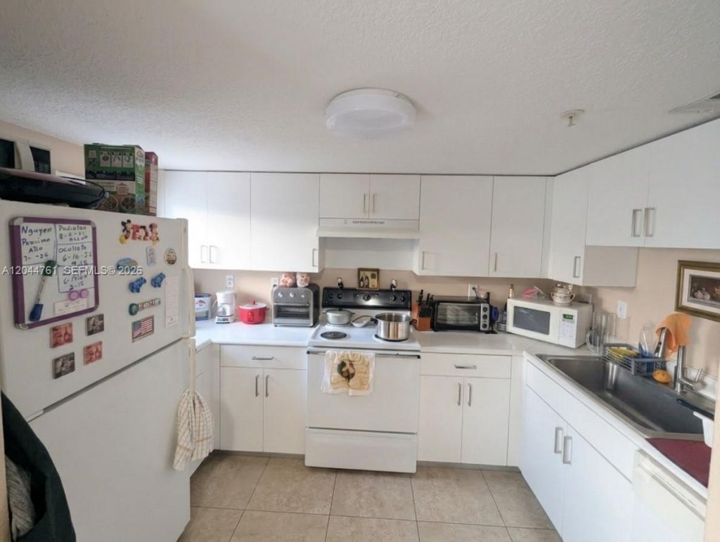 21 E 3rd St , Unit 205, Hialeah, FL 33010 Photo