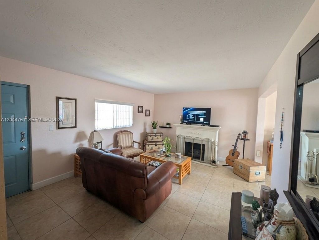 21 E 3rd St , Unit 205, Hialeah, FL 33010 Photo