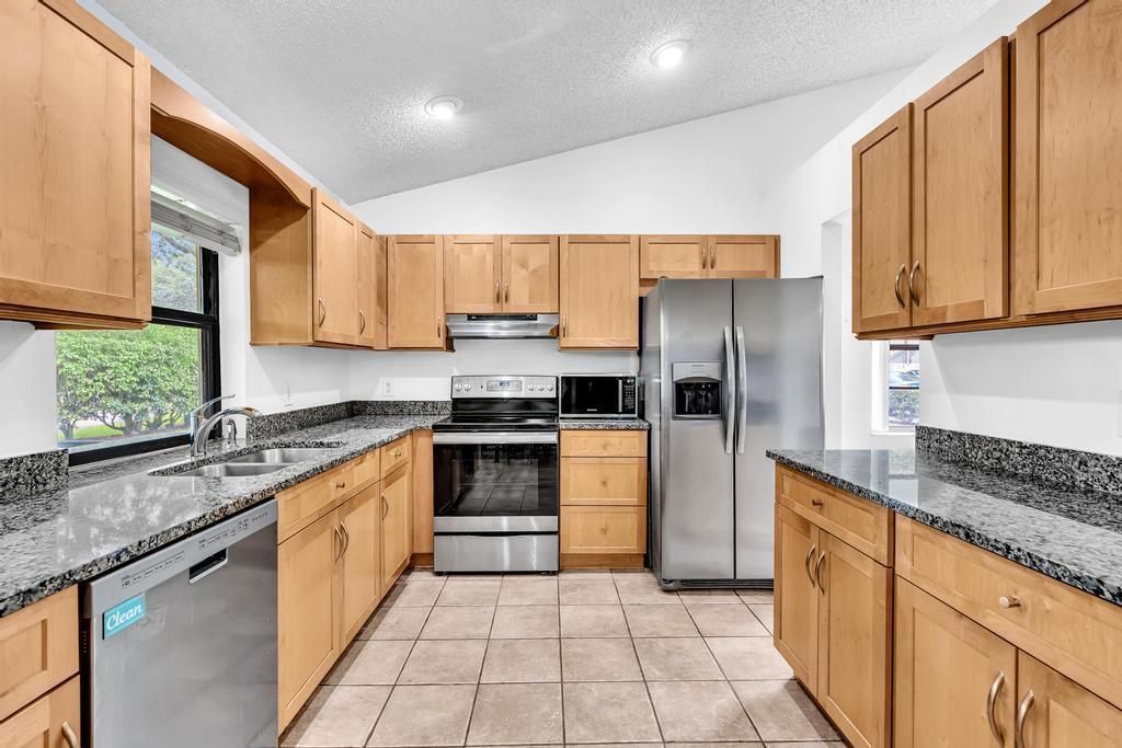425 Shadow Wood Lane, Coral Springs, FL 33071 Photo