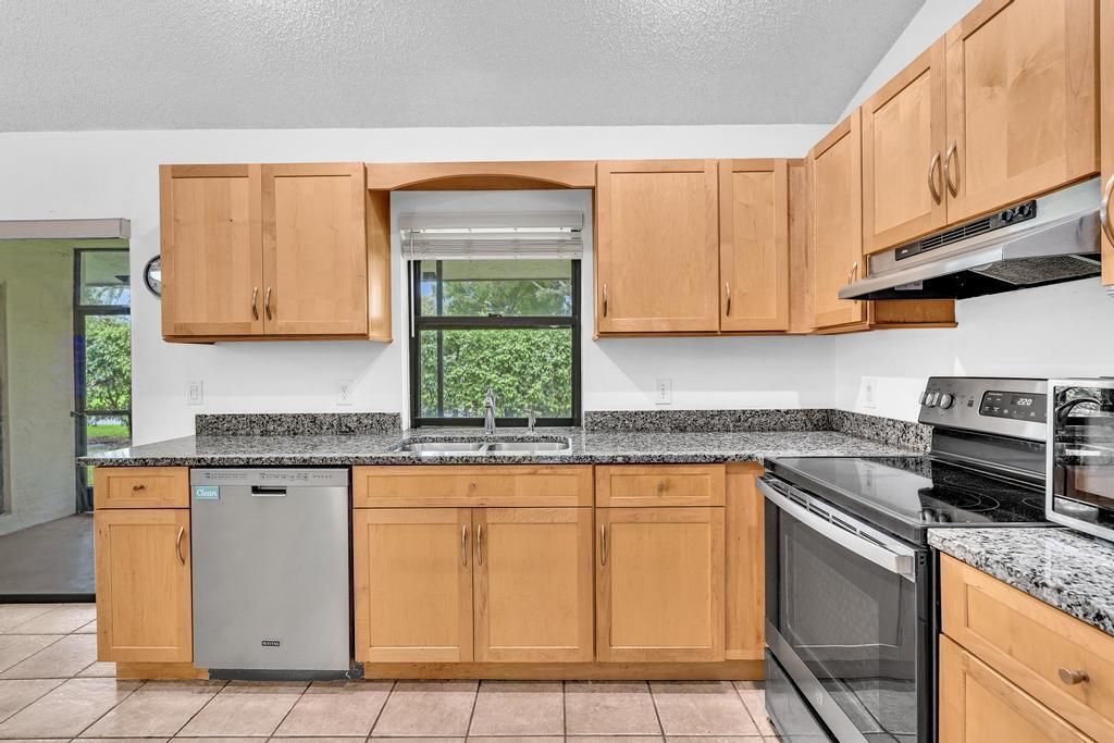 425 Shadow Wood Lane, Coral Springs, FL 33071 Photo