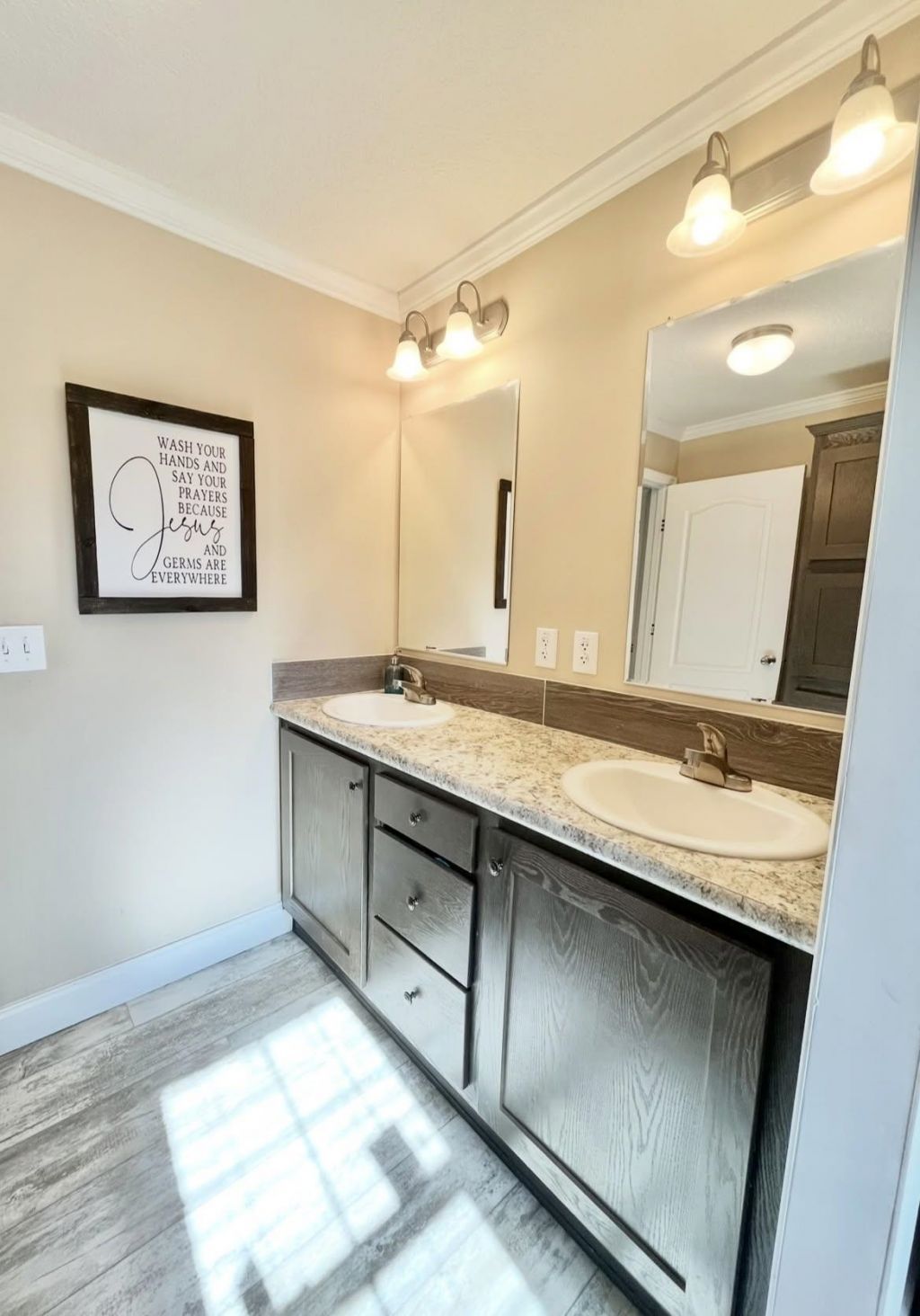 10409 County Line Rd.  Photo 19