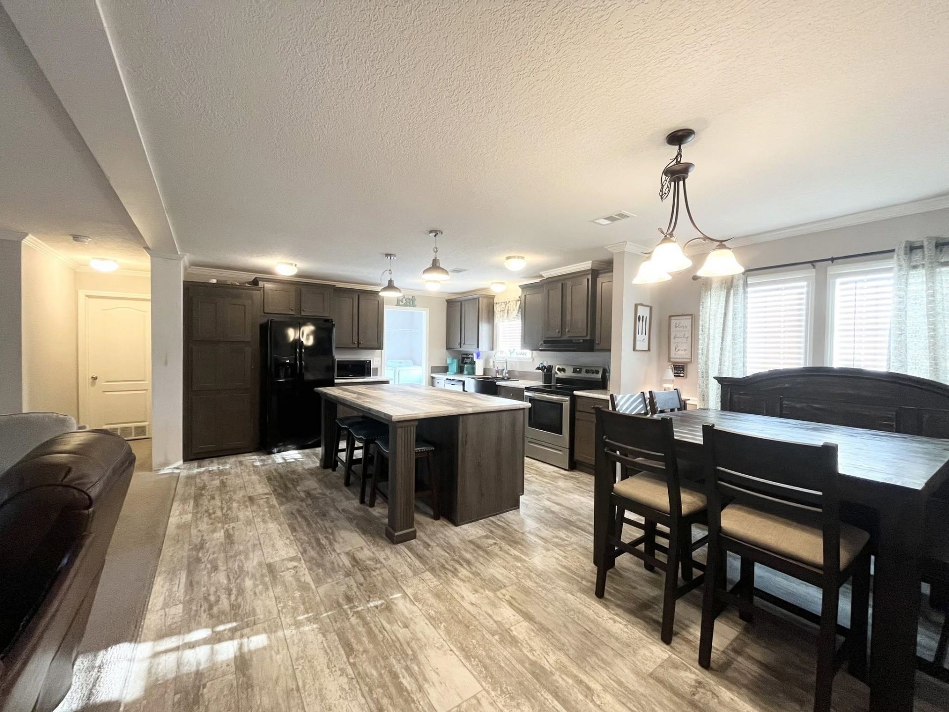 10409 County Line Rd.  Photo 6