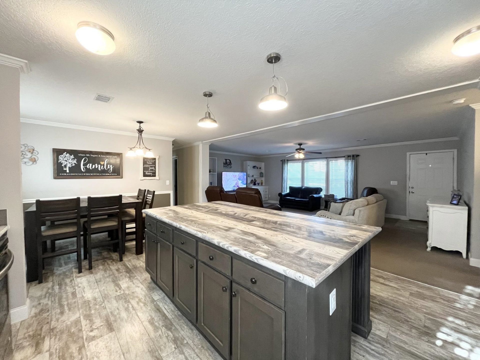 10409 County Line Rd.  Photo 7