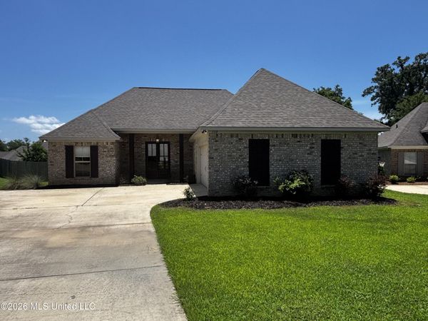 310 Candlewood Court, Canton, MS 39046