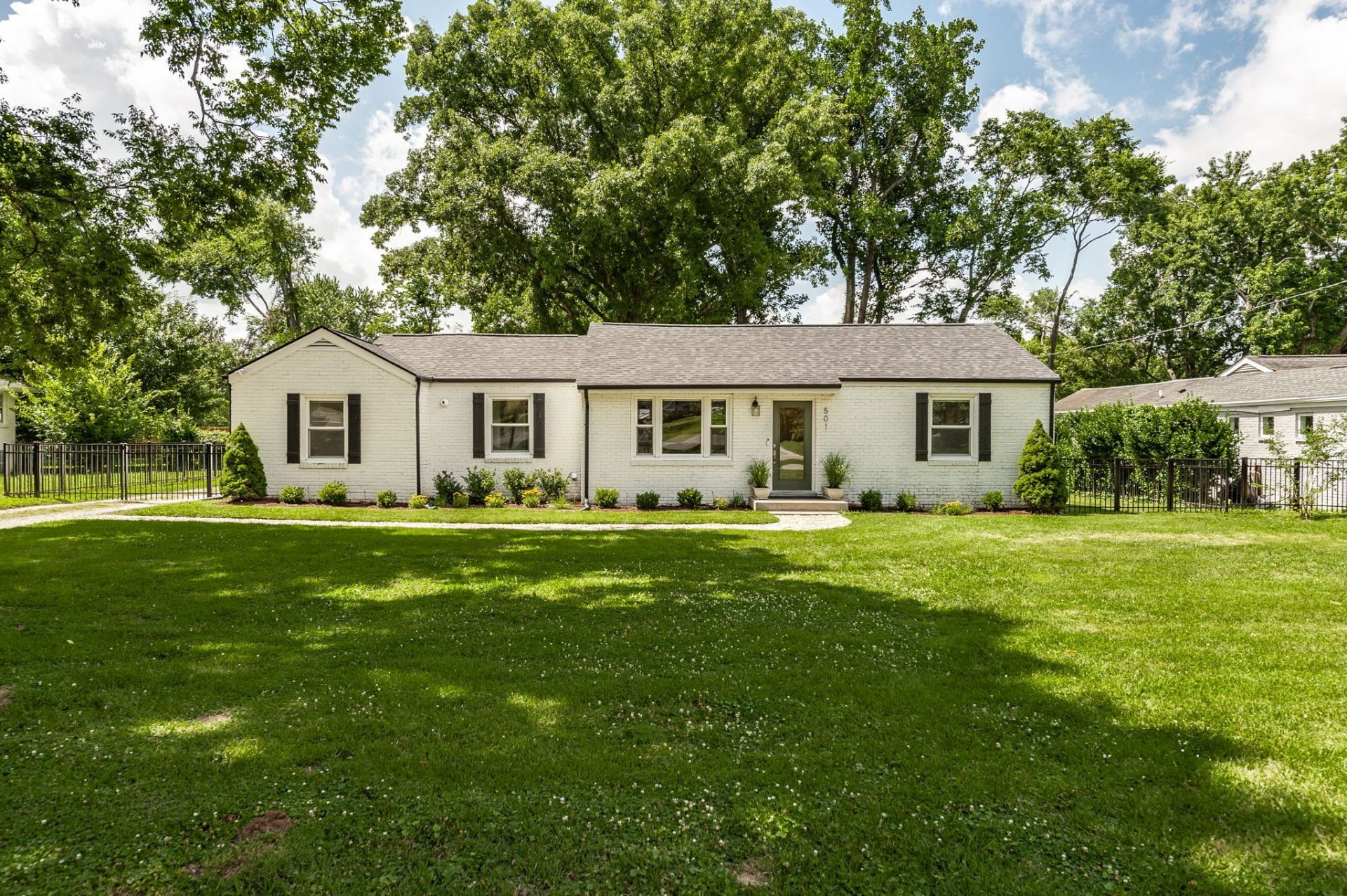 501 Brentlawn Dr, Nashville, TN 37220 Main Photo