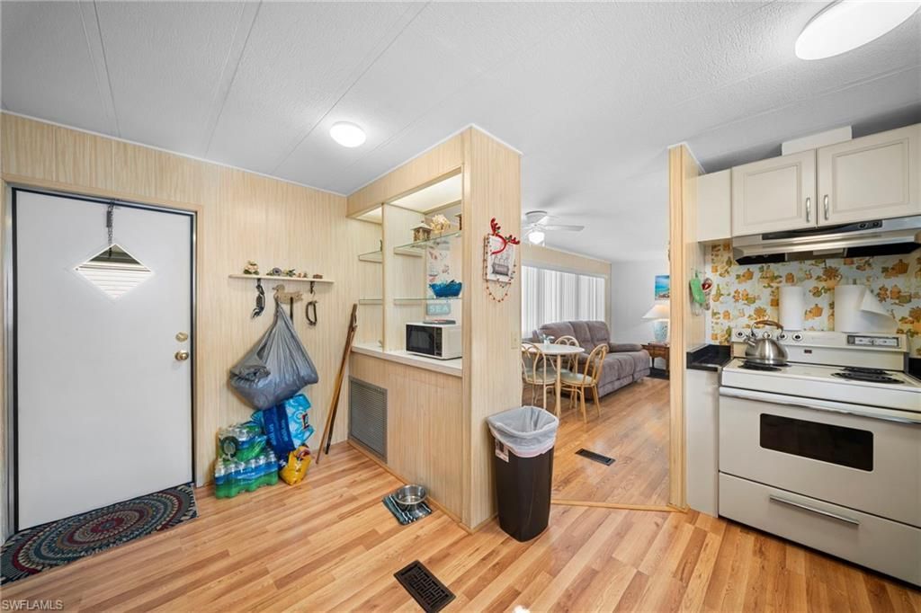 455 Cape Florida Way , Naples, FL 34104 Photo