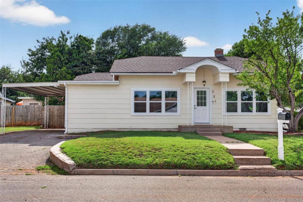 321 N Howard Street, Elk City, OK 73644 Main Photo