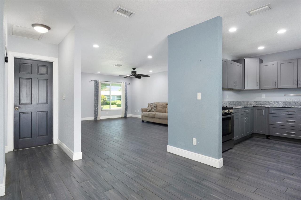 5923 19th Street Ne, Saint Petersburg, FL 33703 Photo