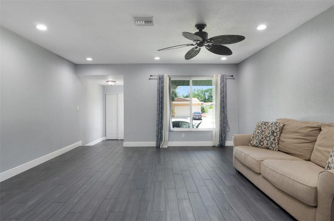 5923 19th Street Ne, Saint Petersburg, FL 33703 Photo