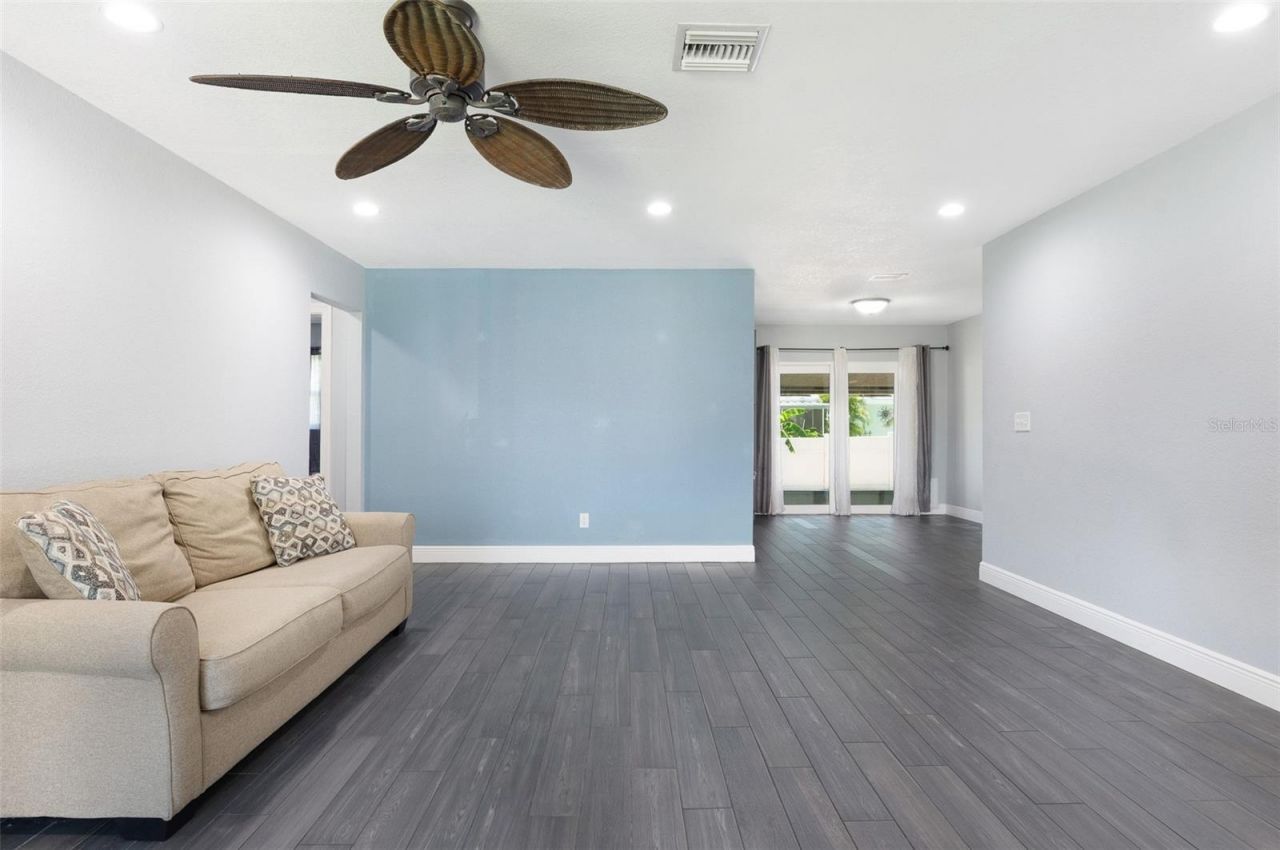 5923 19th Street Ne, Saint Petersburg, FL 33703 Photo