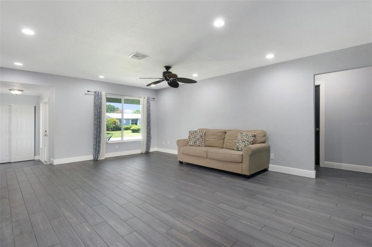 5923 19th Street Ne, Saint Petersburg, FL 33703 Photo