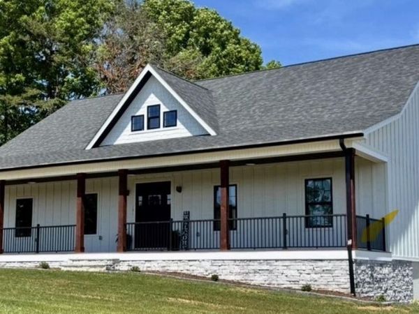 101 Spyglass LN , Huddleston, VA 24104