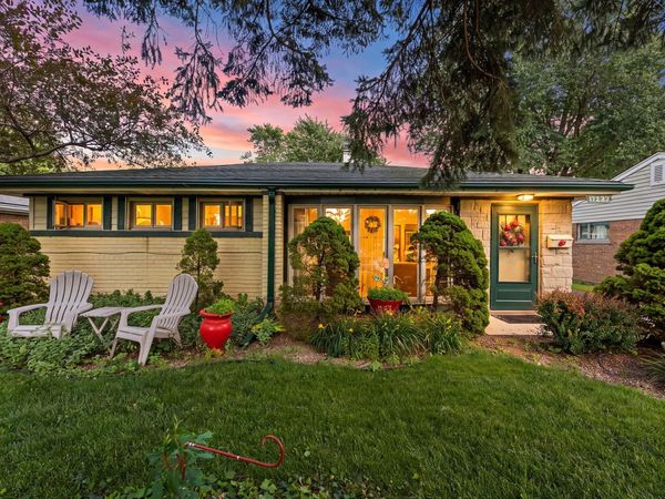 17237 Greenbay Avenue, Lansing, IL 60438