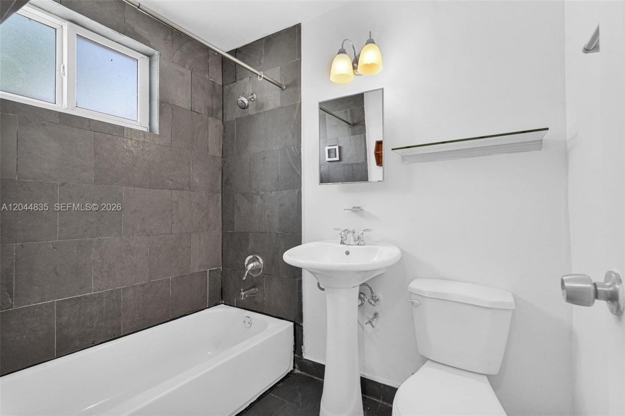 320 85th St , Unit 4, Miami Beach, FL 33141 Photo