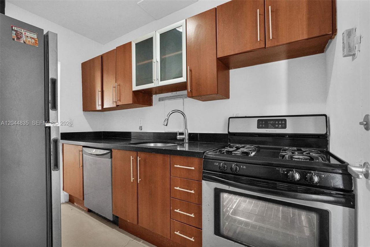 320 85th St , Unit 4, Miami Beach, FL 33141 Photo