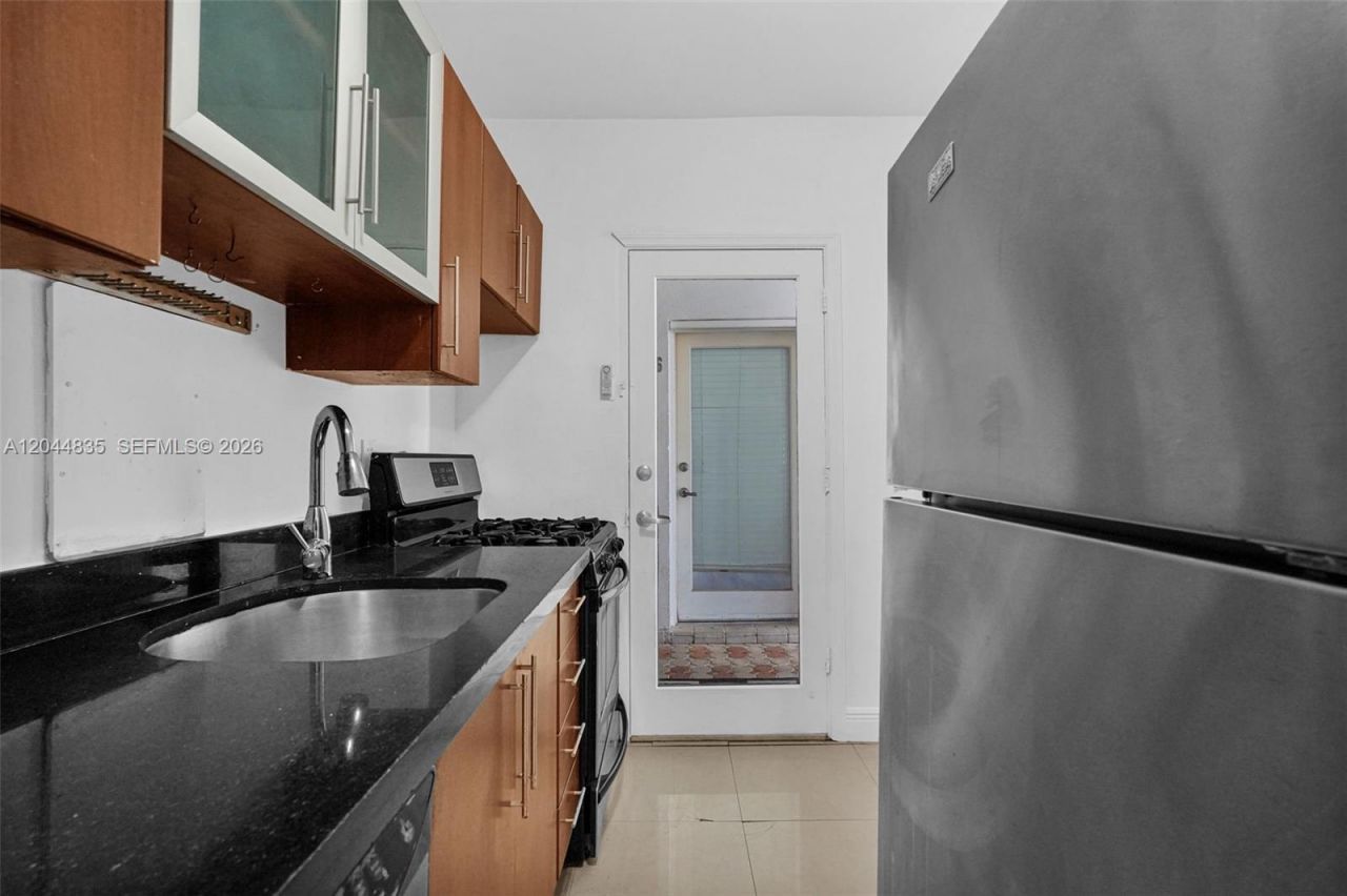 320 85th St , Unit 4, Miami Beach, FL 33141 Photo