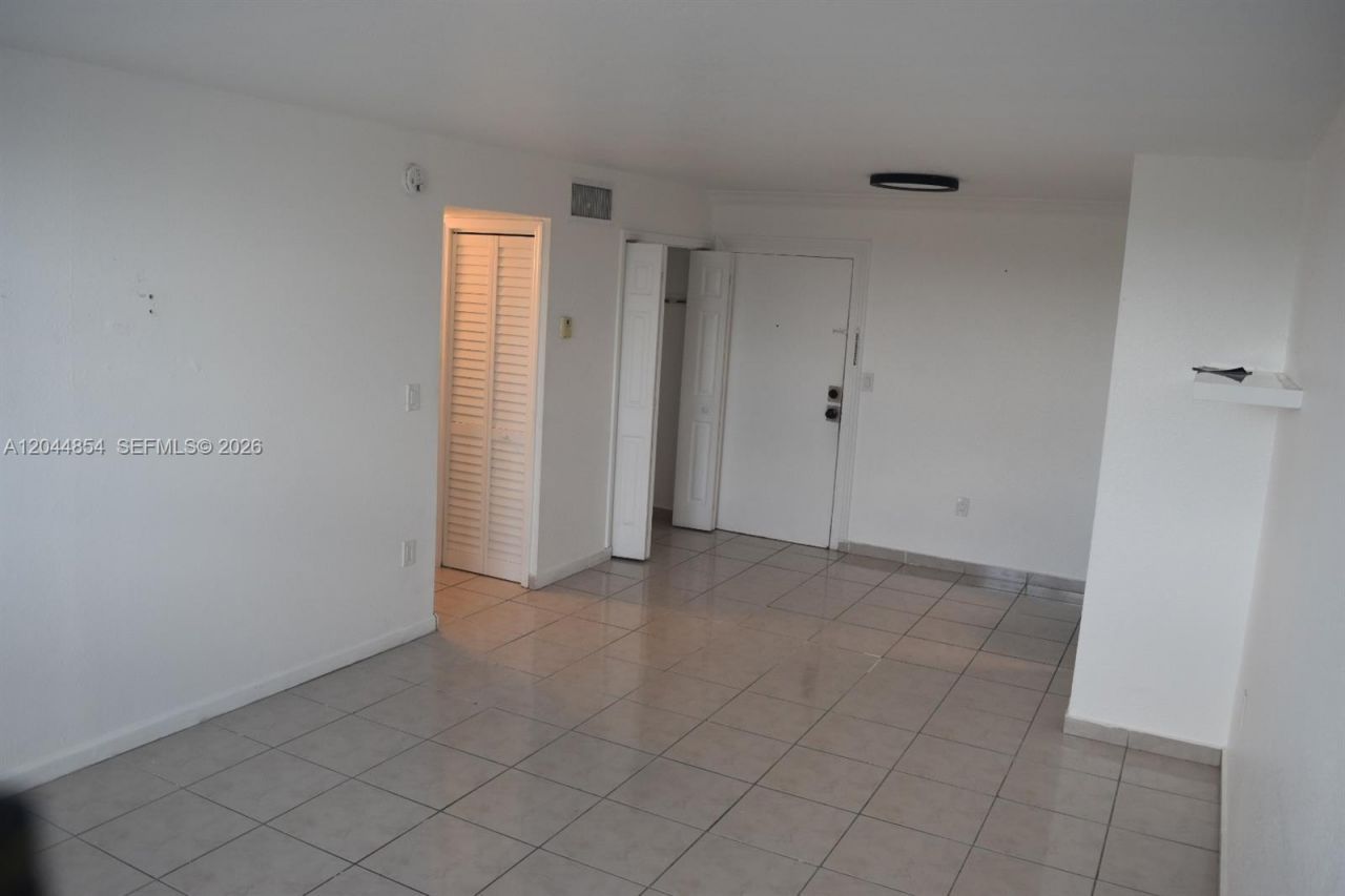 666 W 81st St , Unit 311, Hialeah, FL 33014 Photo