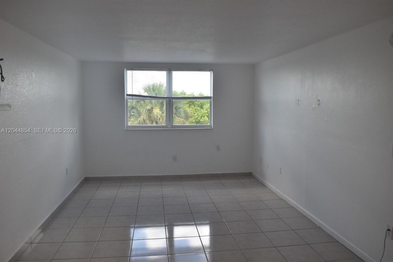 666 W 81st St , Unit 311, Hialeah, FL 33014 Photo