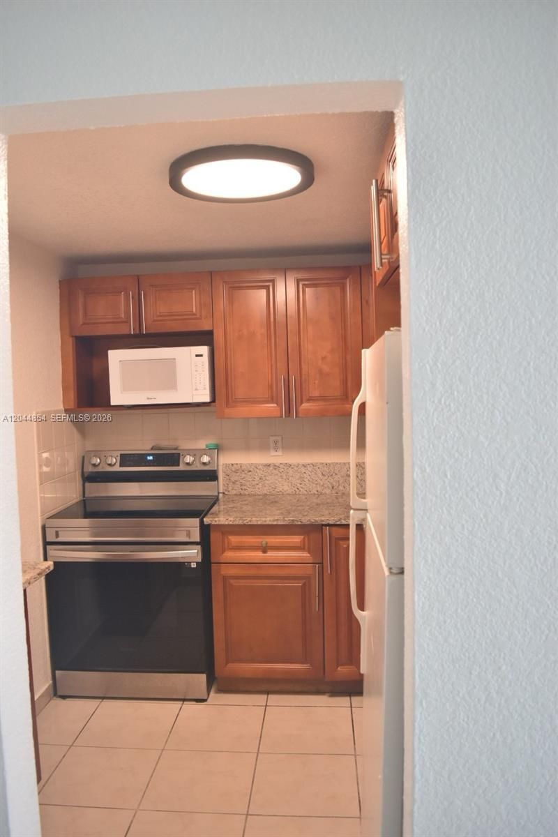 666 W 81st St , Unit 311, Hialeah, FL 33014 Photo