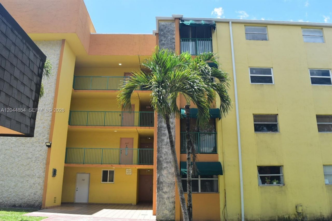 666 W 81st St , Unit 311, Hialeah, FL 33014 Photo