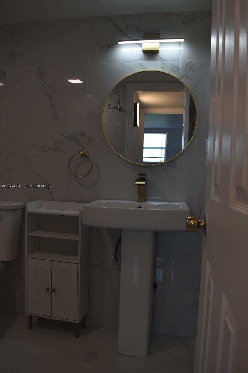 666 W 81st St , Unit 311, Hialeah, FL 33014 Photo