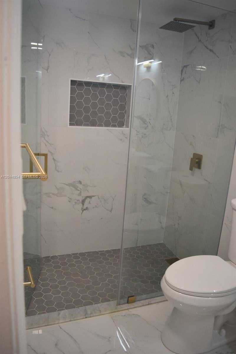 666 W 81st St , Unit 311, Hialeah, FL 33014 Photo