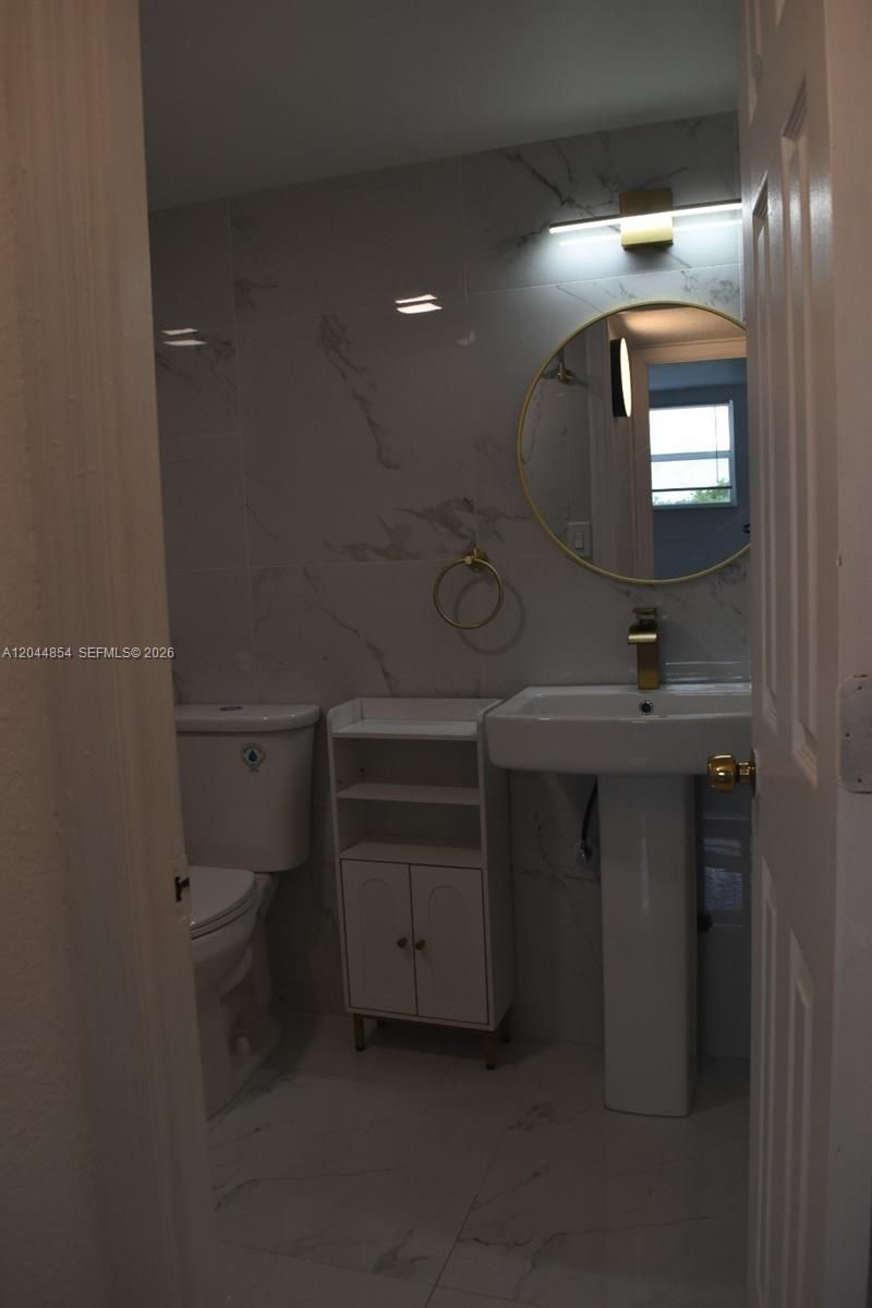 666 W 81st St , Unit 311, Hialeah, FL 33014 Photo