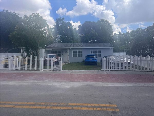 1195 NW 130th St , North Miami, FL 33168