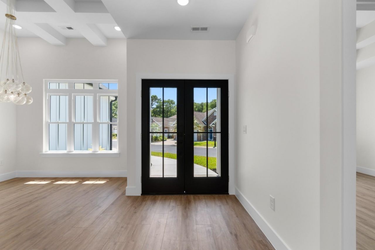 885 Cardinal Pl. Photo 13
