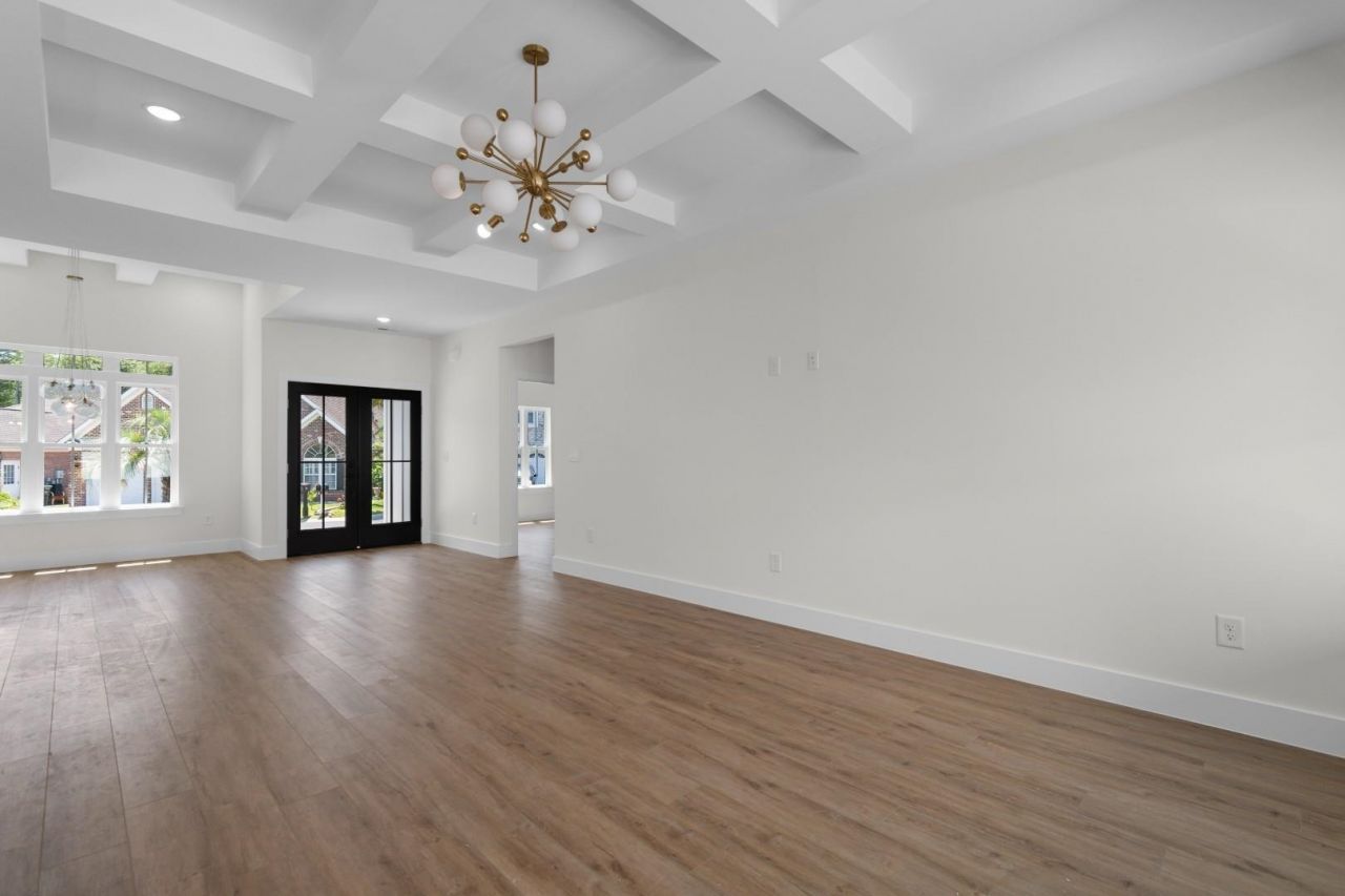 885 Cardinal Pl. Photo 15