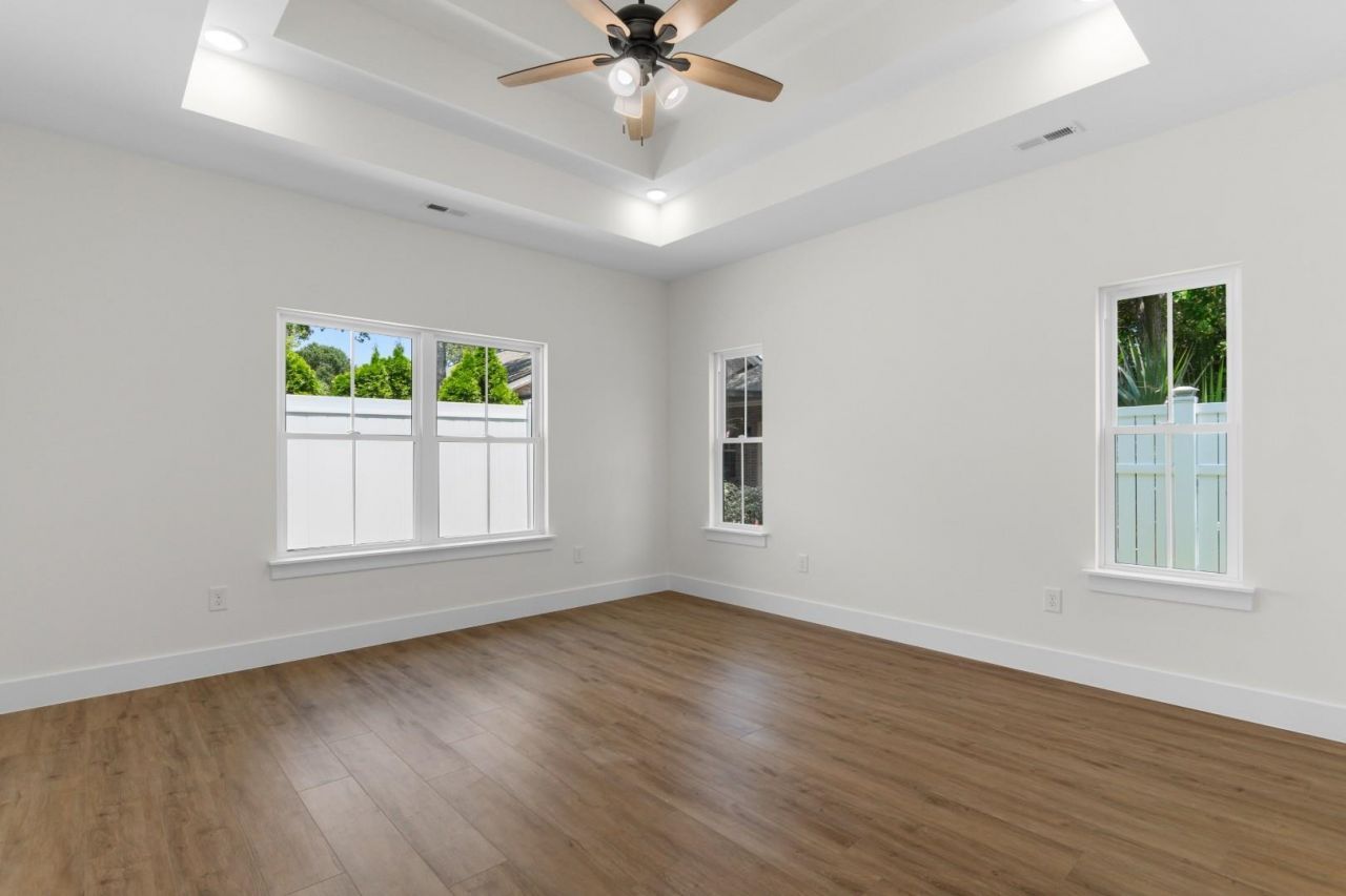 885 Cardinal Pl. Photo 17