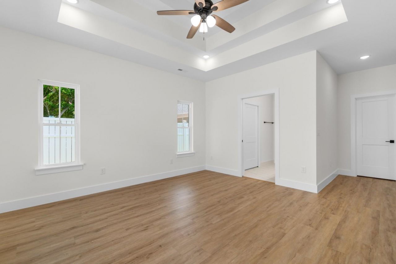 885 Cardinal Pl. Photo 19