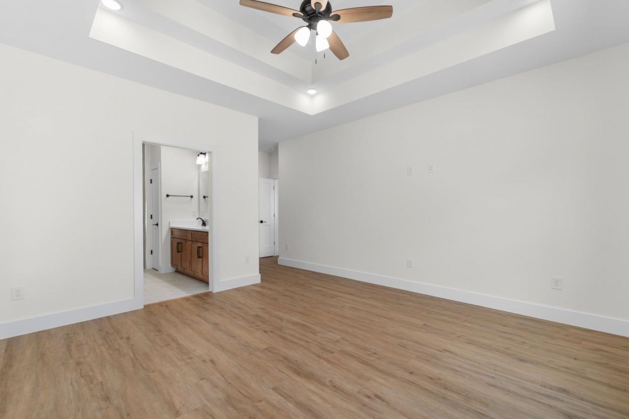 885 Cardinal Pl. Photo 29
