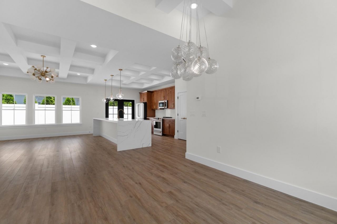 885 Cardinal Pl. Photo 4