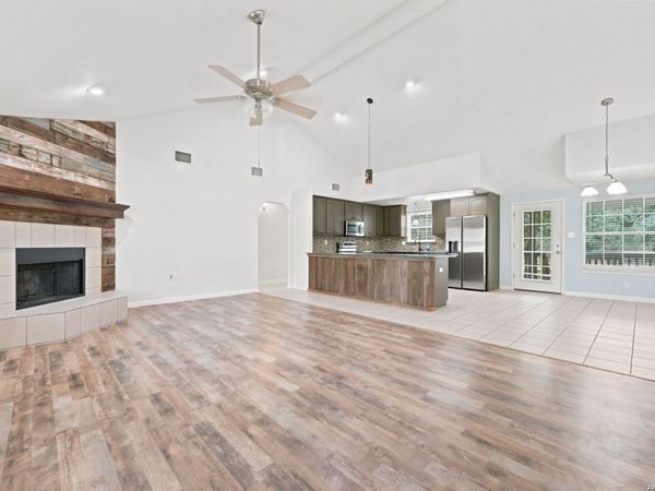 104 Shadow Woods, La Vernia, TX 78121