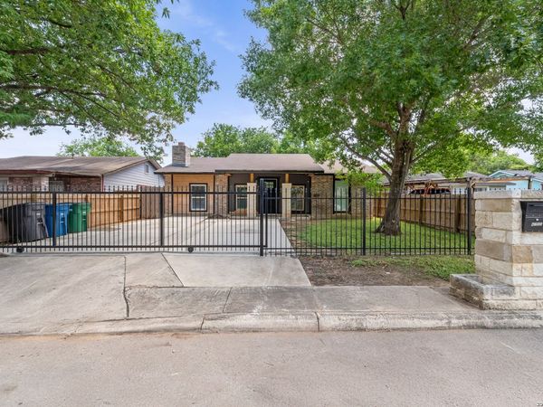6750 PARADISE OAK DR, San Antonio, TX 78227