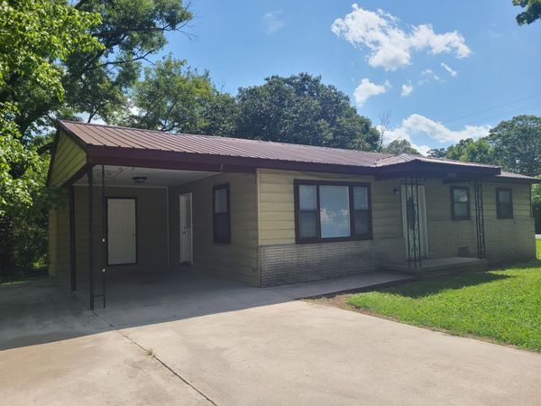2000 Young Road SE, Cleveland, TN 37323