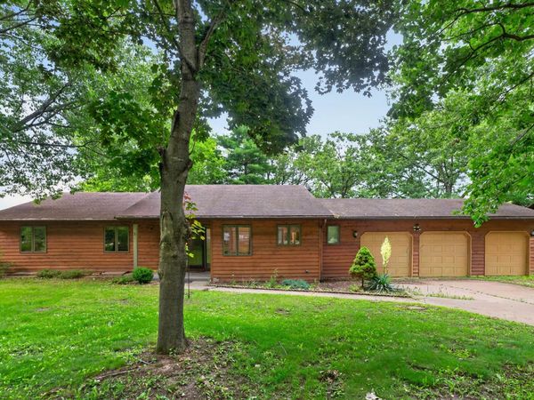 1006 N White Pine Drive , Dixon, IL 61021