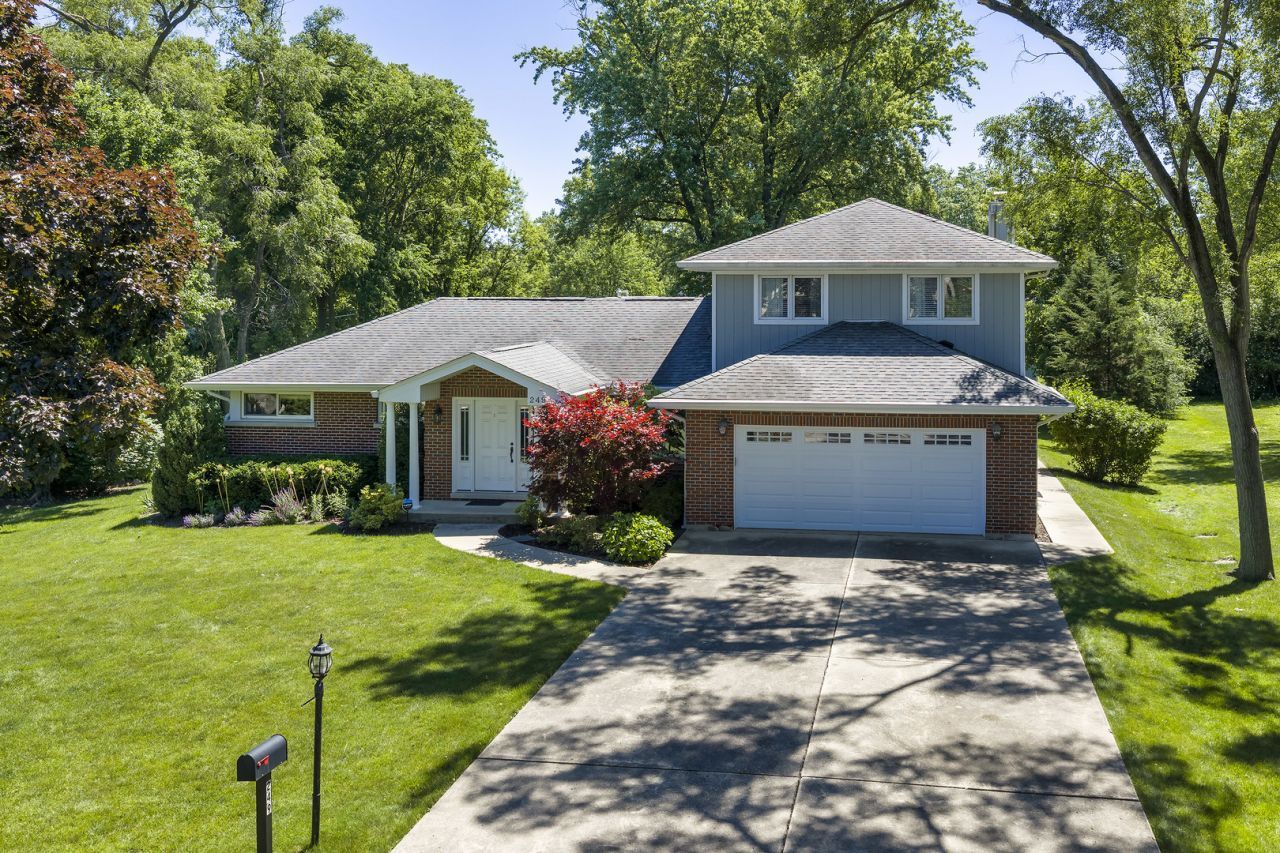 249 Spruce Road, Northbrook, IL 60062 Main Photo
