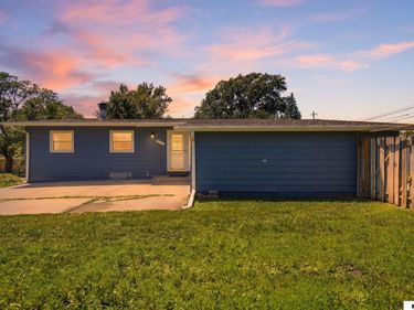 8340 Chestnut Lane, Lincoln, NE 68510