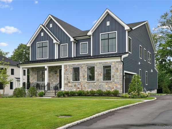 14 Sequoia Circle , Manhasset, NY 11030