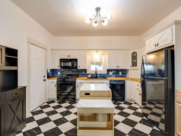 632 E Center Road, Washington, OK 73093