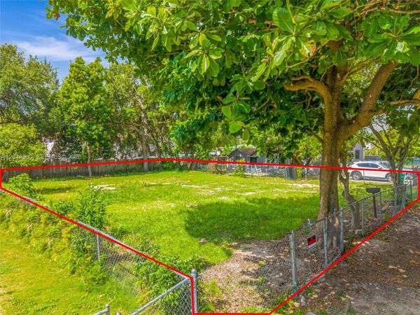 60 NE 76th St , Miami, FL 33138