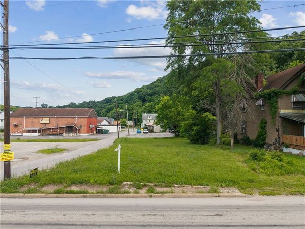 1025 1st St , Vandergrift, PA 15690