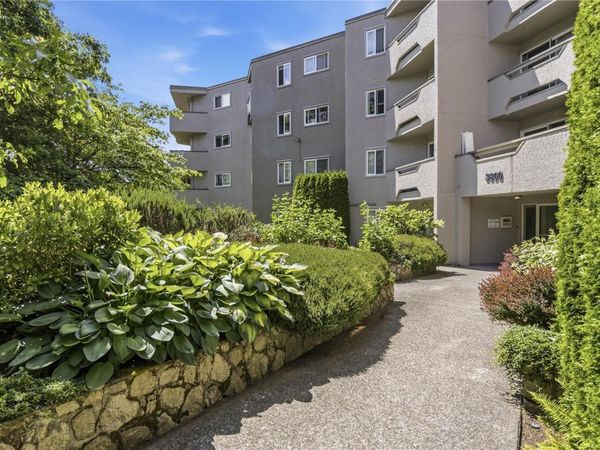 3800 Quadra St, Unit #203, Saanich, BC V8R 5G4