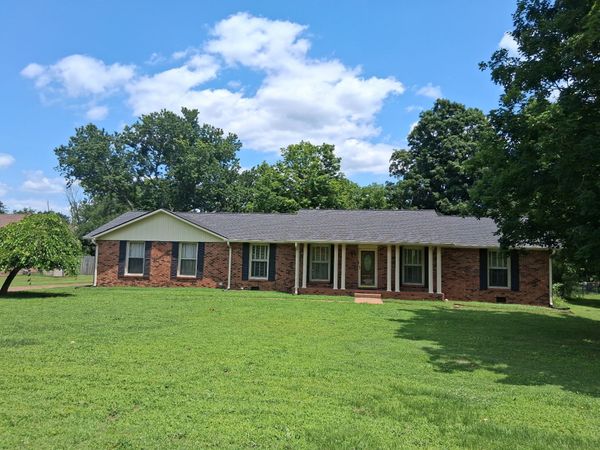 858 Moreland Dr , Gallatin, TN 37066