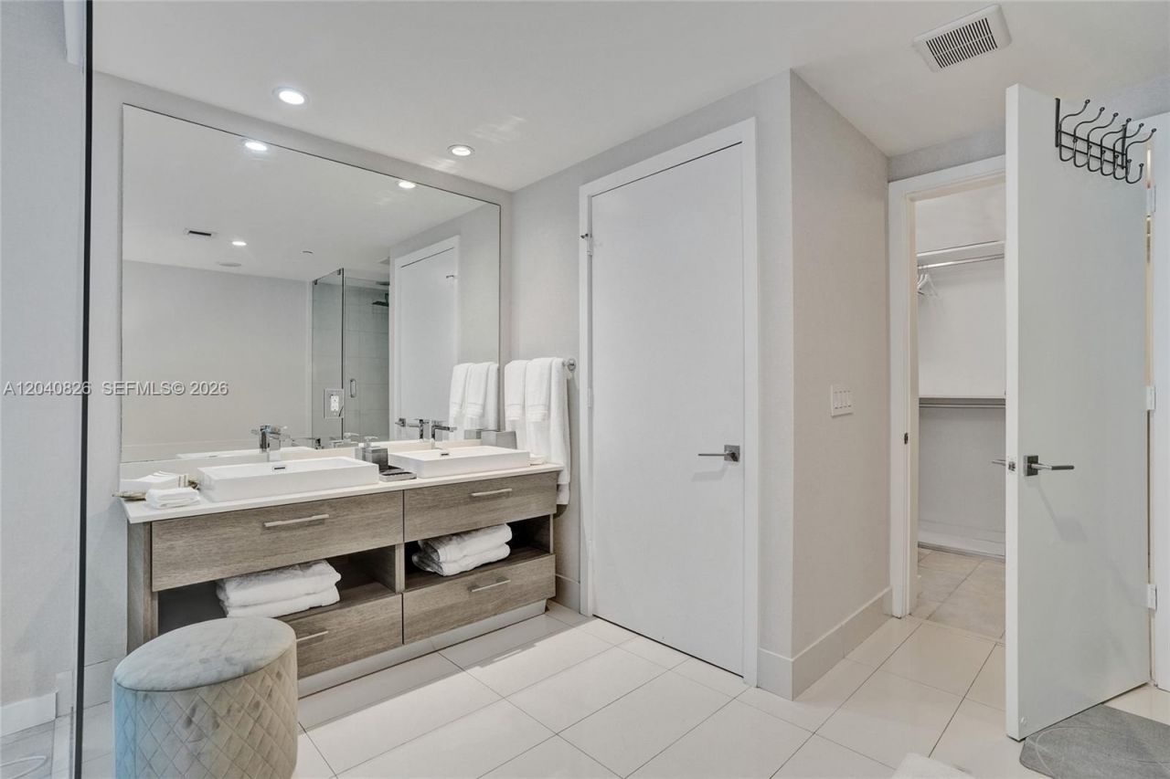 650 NE 32nd St, Unit 3901, Miami, FL 33137 Photo