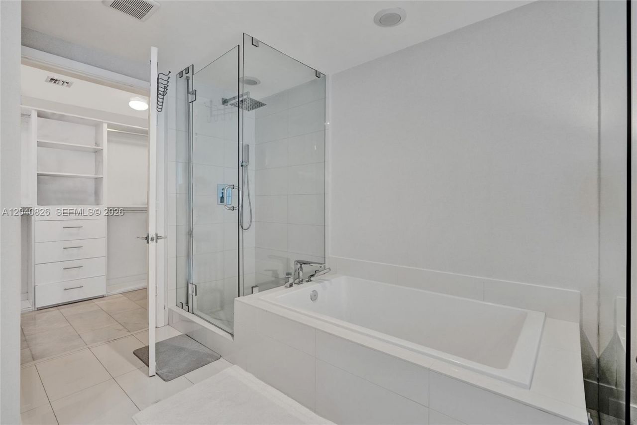 650 NE 32nd St, Unit 3901, Miami, FL 33137 Photo