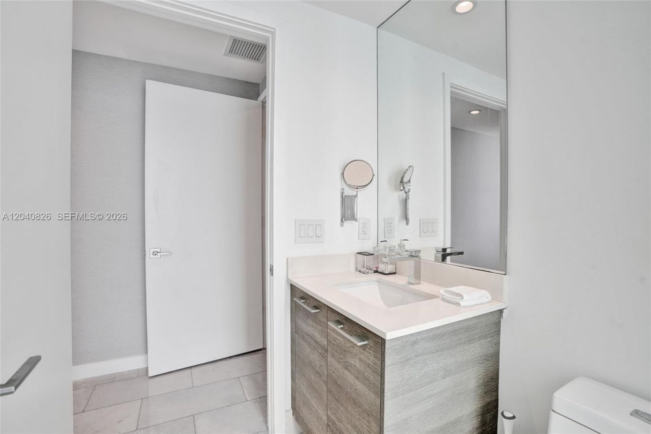 650 NE 32nd St, Unit 3901, Miami, FL 33137 Photo